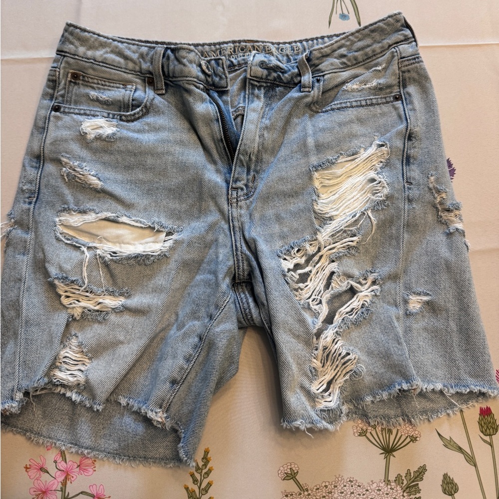 Size 10 AE tomgirl Bermuda shorts